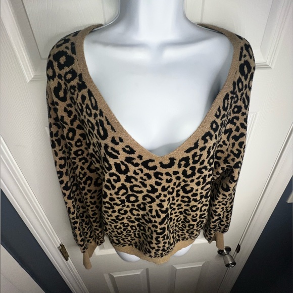 Abercrombie & Fitch Womens Medium Brown Animal Print Knit Sweater Top A&F M Soft - Picture 7 of 13